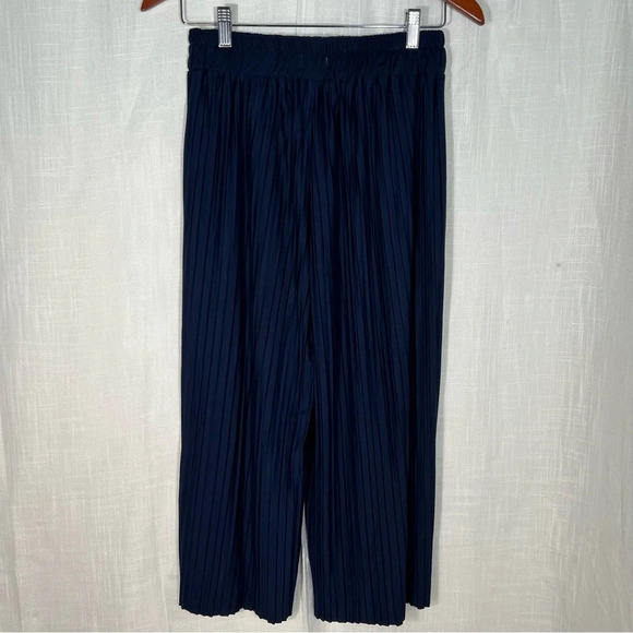 Fashion California NWT Navy Blue Pleated Gaucho Pants Size Small - Picture 1 of 5